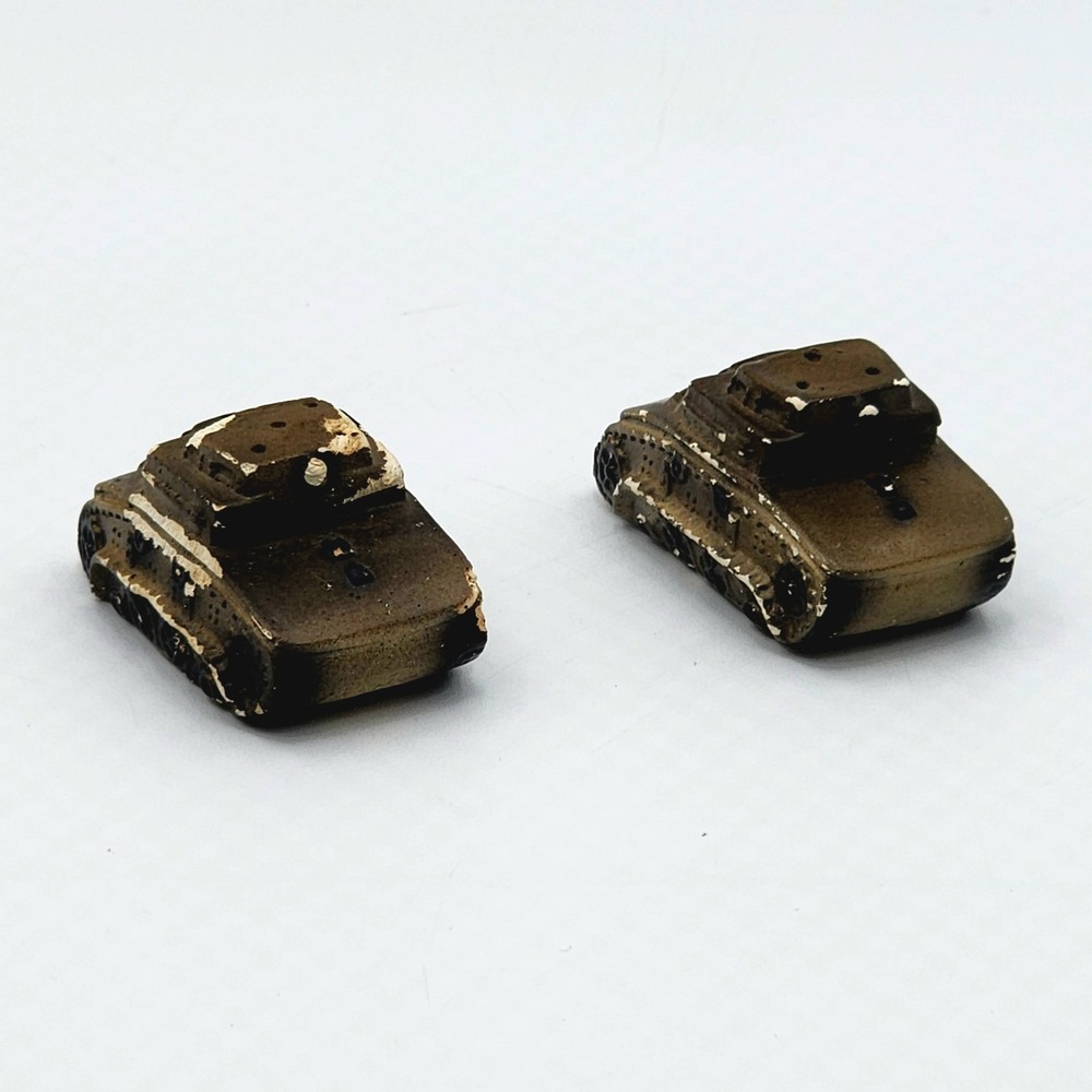 Vintage Ceramic Tank Salt and Pepper Shakers Military Army USA Pair Rare Find